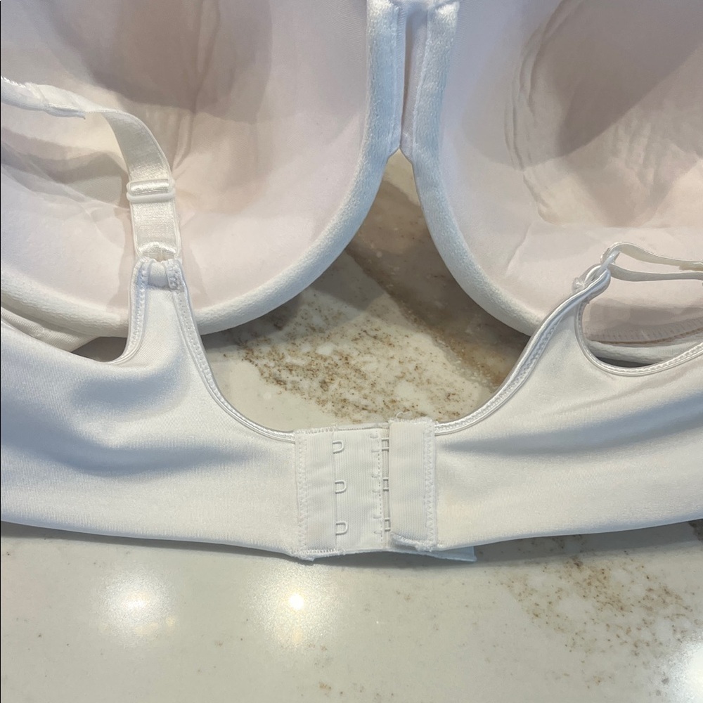 Playtex Smooth White Bra - Picture 3 of 5